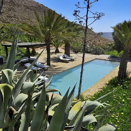 La Almendra Y El Gitano Agua Amarga (Almeria)