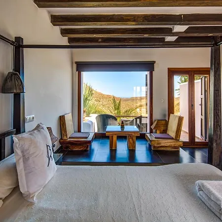 La Almendra Y El Gitano Agua Amarga (Almeria)