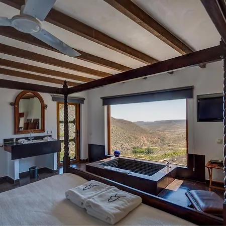 Hotell La Almendra Y El Gitano Agua Amarga (Almeria)