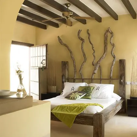 La Almendra Y El Gitano Hotel