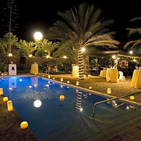 La Almendra Y El Gitano Hotel