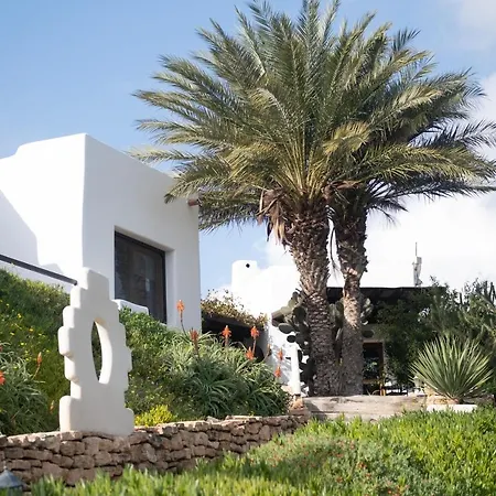 La Almendra Y El Gitano Hotel