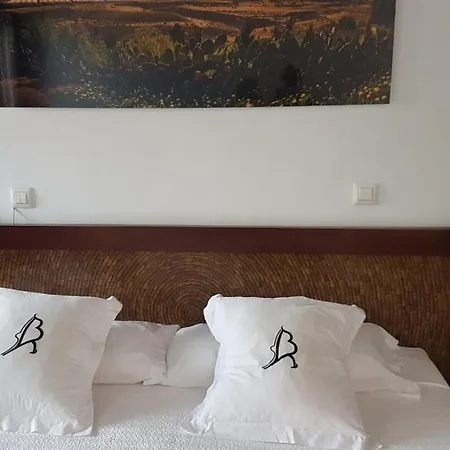 La Almendra Y El Gitano Hotel