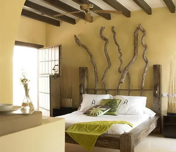 La Almendra Y El Gitano Otel