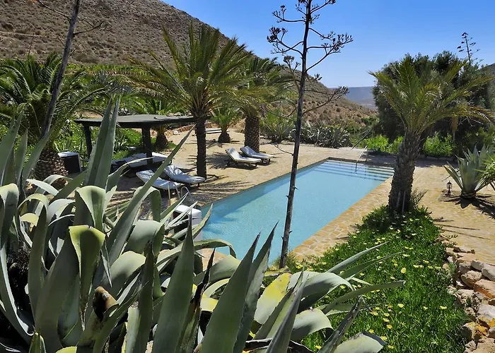La Almendra Y El Gitano Agua Amarga (Almeria)