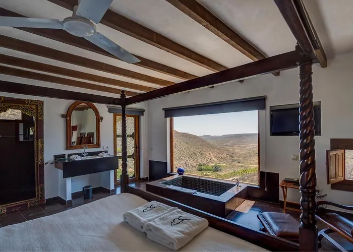 Otel La Almendra Y El Gitano Agua Amarga (Almeria)