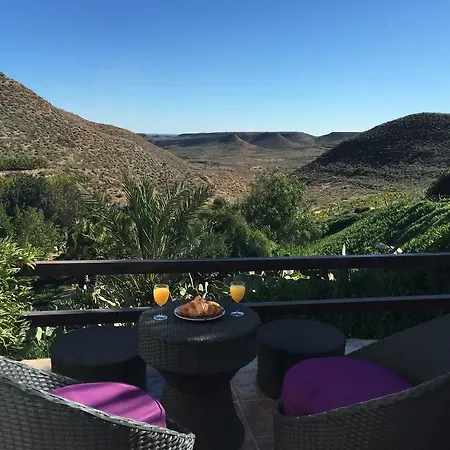 La Almendra Y El Gitano Agua Amarga (Almeria)